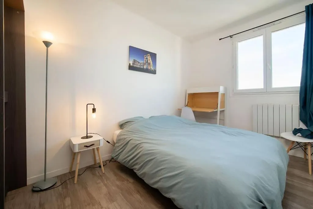 Air-Conditioned Apartment Sleeps 4 To 6 Parking Marseille