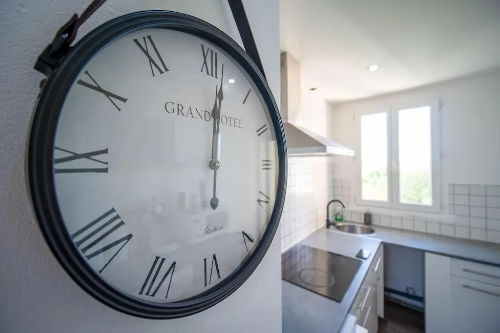 Air-Conditioned Apartment Sleeps 4 To 6 Parking Marseille