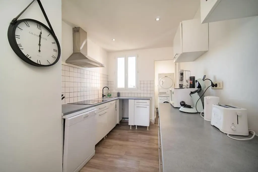 Air-Conditioned Apartment Sleeps 4 To 6 Parking Marseille France