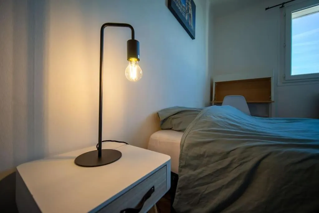 Air-Conditioned Apartment Sleeps 4 To 6 Parking Marseille 0*,  France