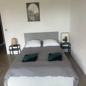  Appartement Tour Eiffel Vue Seine Avec Terrasse France