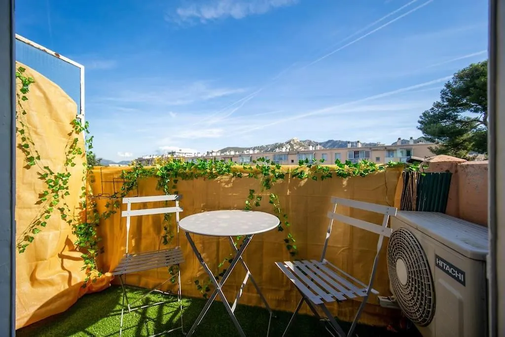 Air-Conditioned Apartment Sleeps 4 To 6 Parking Marseille France