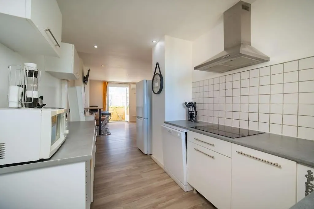 Air-Conditioned Apartment Sleeps 4 To 6 Parking Marseille 0*,  France